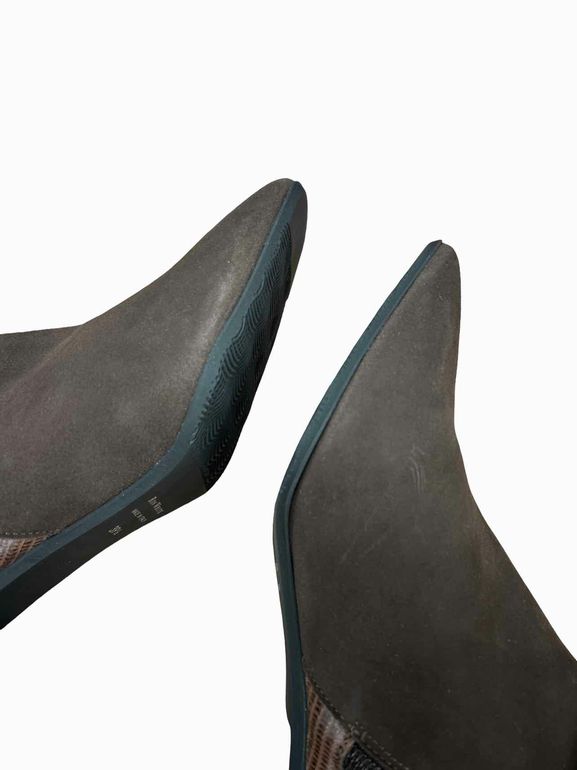 RON WHITENWB LANA SUEDE/EMBOSSED LIZARD LEATHER WEATHERPROOF BUCKLE BOOTIE  SIZE: 9