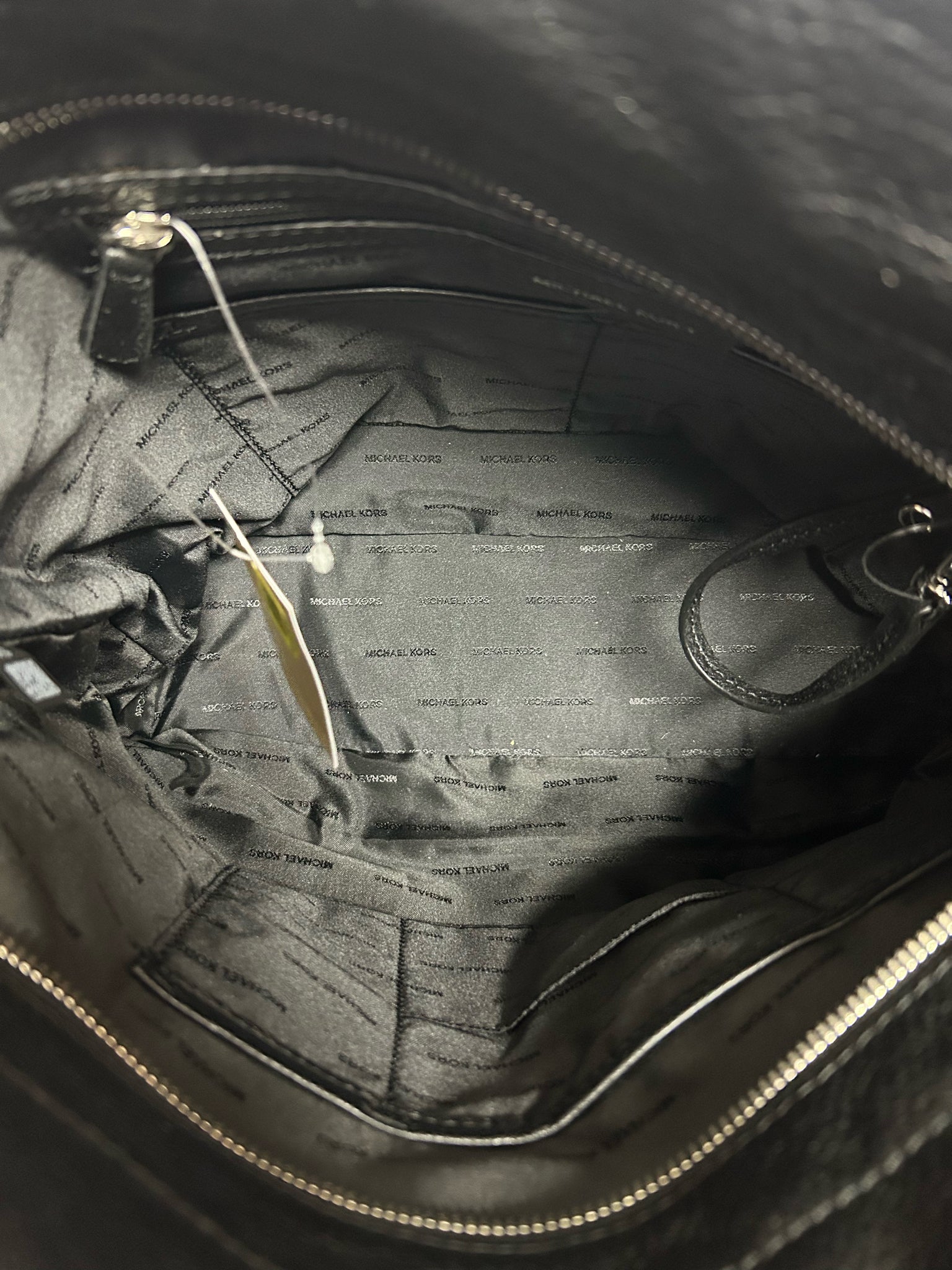 MICHAEL KORS NWT! MICHAEL KORS EVIE LEATHER HOBO BLACK