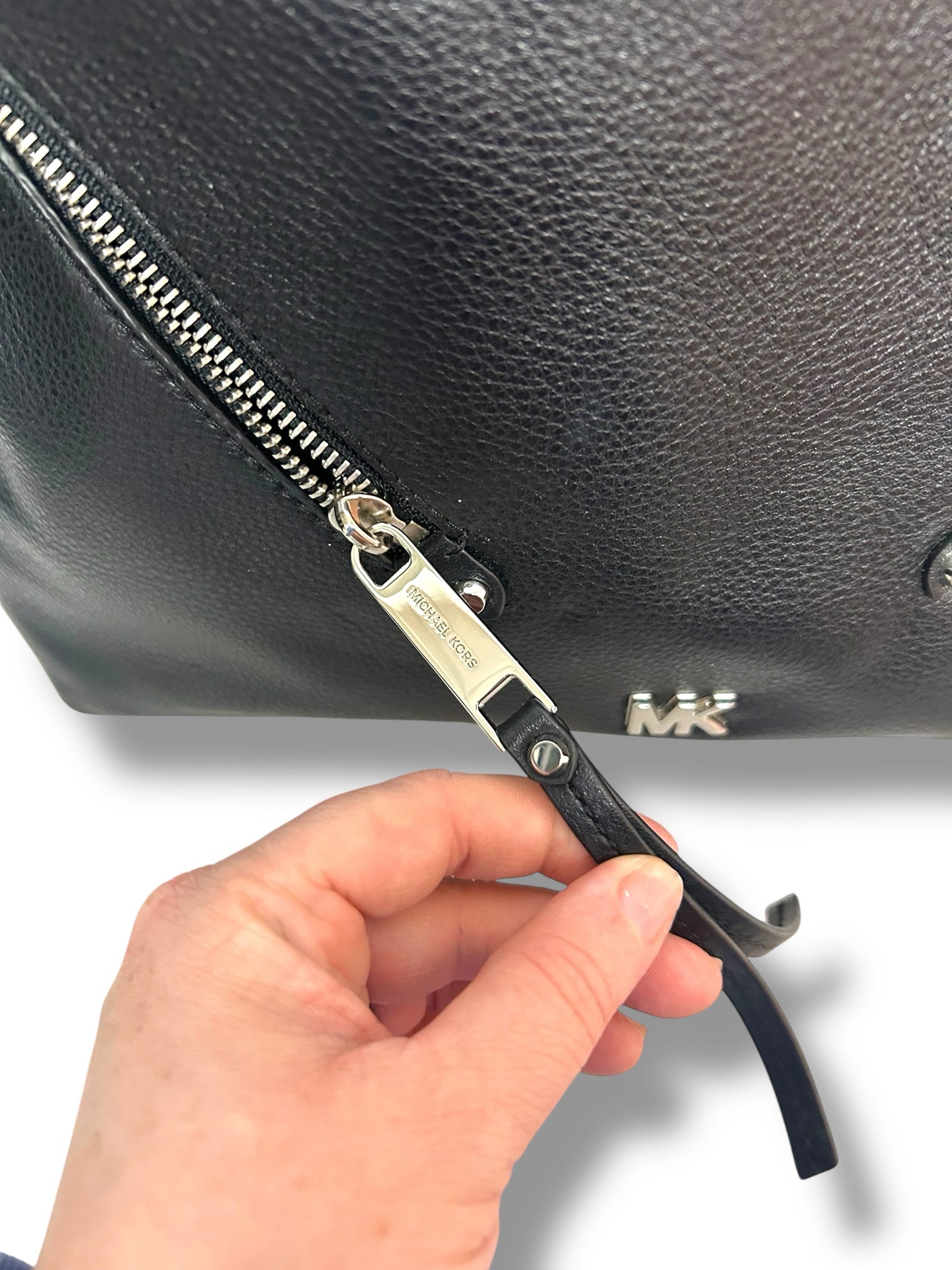 MICHAEL KORS NWT! MICHAEL KORS EVIE LEATHER HOBO BLACK