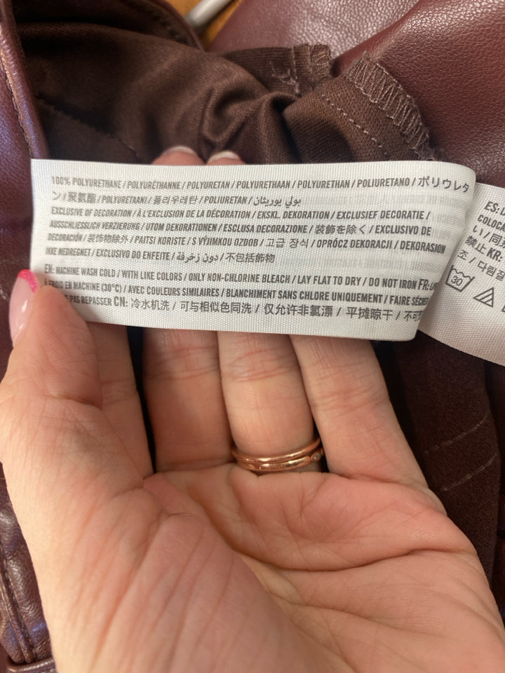 ABERCROMBIE & FITCH 90s STRAIGHT ULTRA HIGH RISE VEGAN LEATHER PANT SIZE 28 / 6