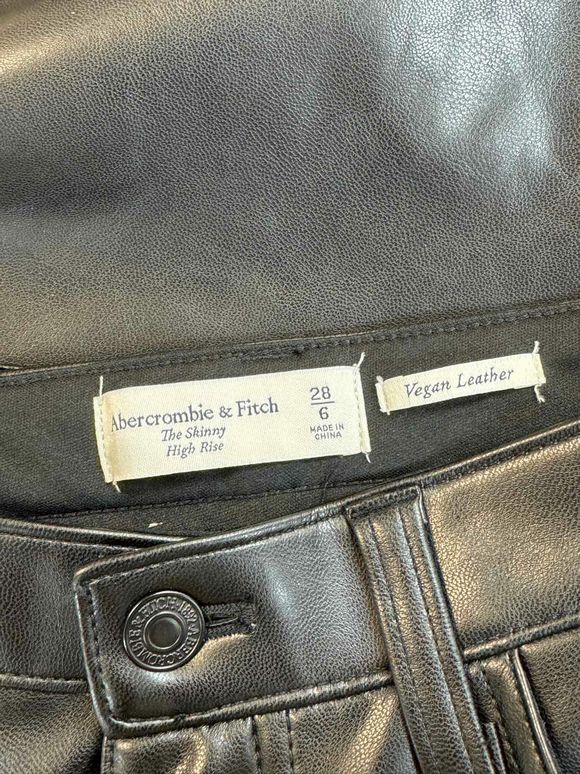 ABERCROMBIE & FITCH THE SKINNY HIGH RISE VEGAN LEATHER BLACK PANTS SIZE 28
