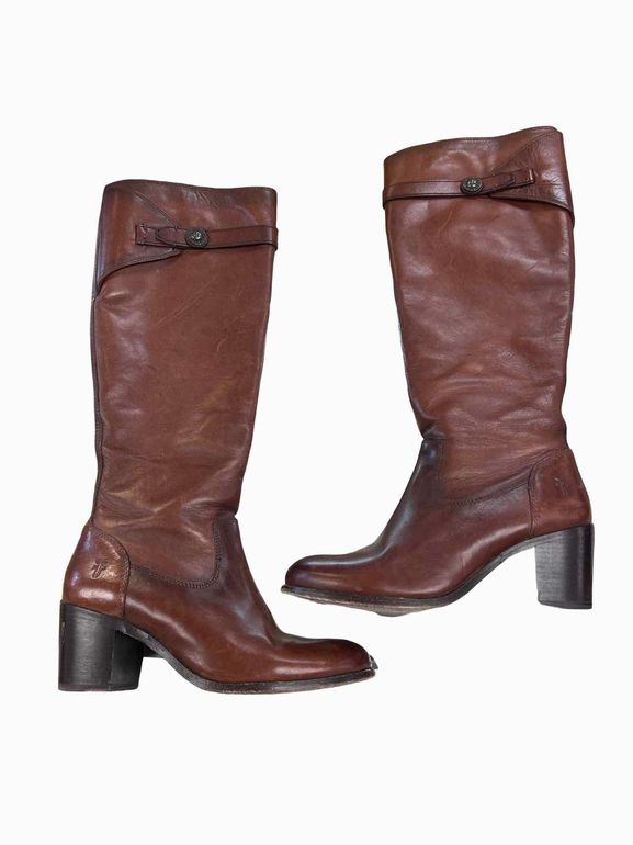 FRYE MALORIE BUTTON TALL BOOT SIZE: 7.5