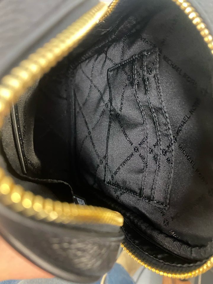 MICHAEL KORS JET SET TRAVEL MEDIUM PEBBLED LEATHER CROSSBODY BAG