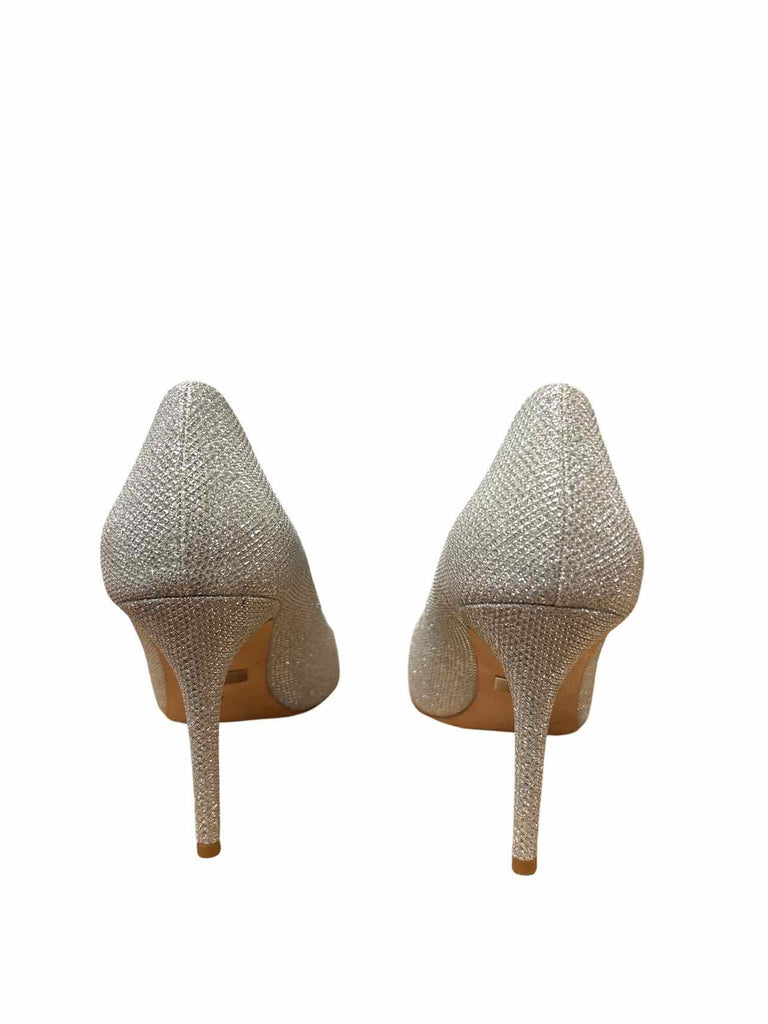 BADGLEY MISCHKA POINT TOE SHIMMER PUMP 8.5