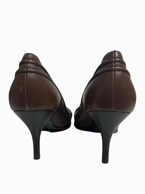 FERRAGAMO LEATHER BUCKLE TOE PUMP SIZE: 9