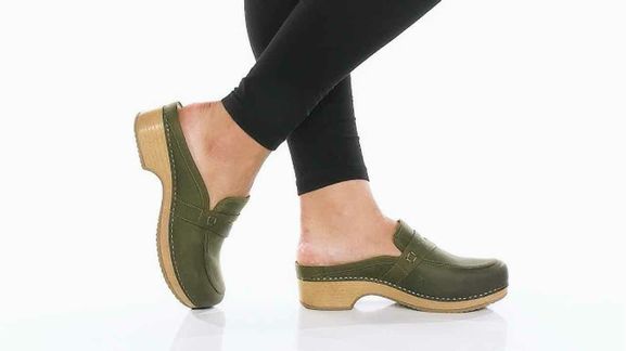 DANSKO  BEL OILED LOAFER CLOG SIZE: 8