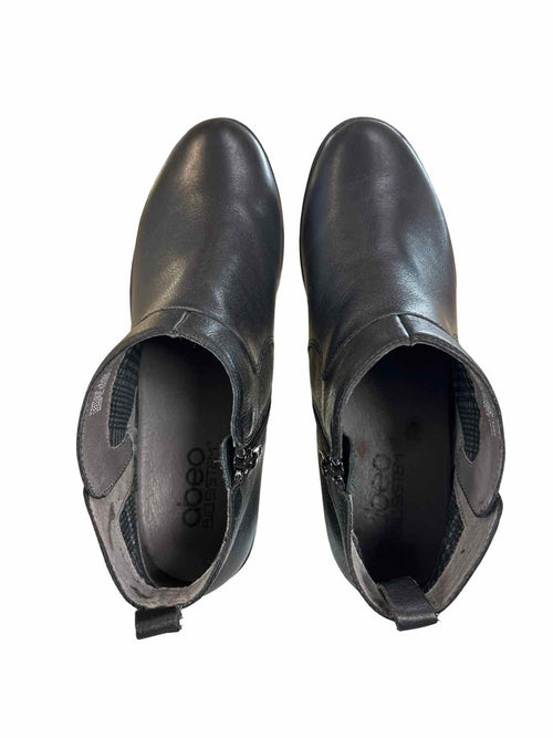 ABEO NIB YORKIE BOOTIE SIZE: 9.5