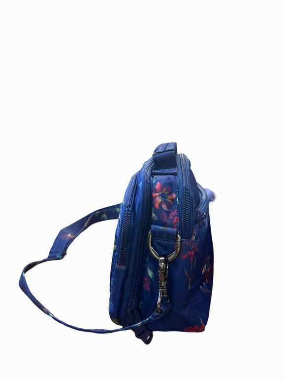 LUG SCOOP CROSSBODY BAG IN BOUQUET BLUE