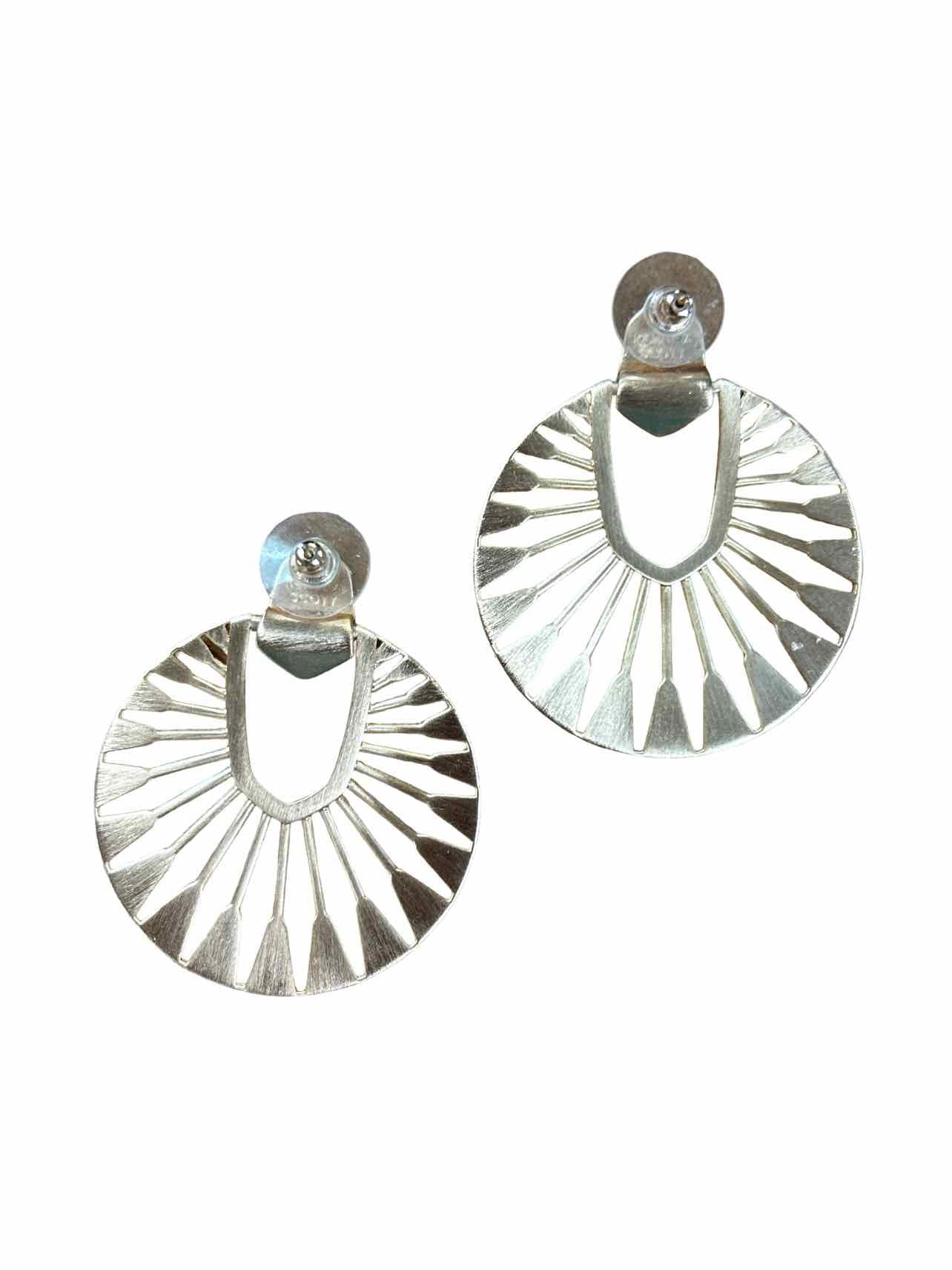 KENDRA SCOTT DIDI SUNBURST STATEMENT EARRINGS