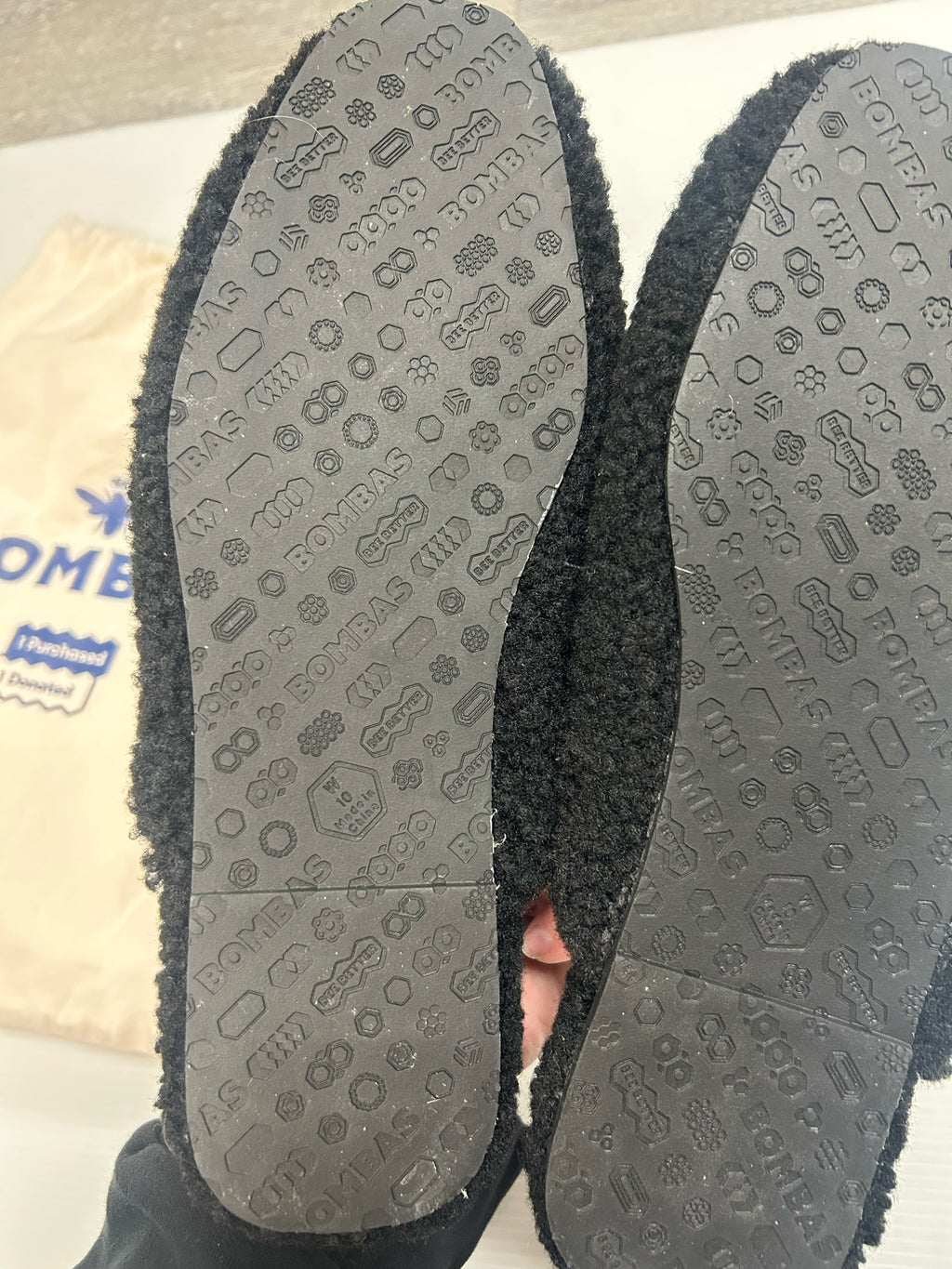 NWT BOMBAS THE SATURDAY FAUX FUR SLIPPER BLACK SIZE 10