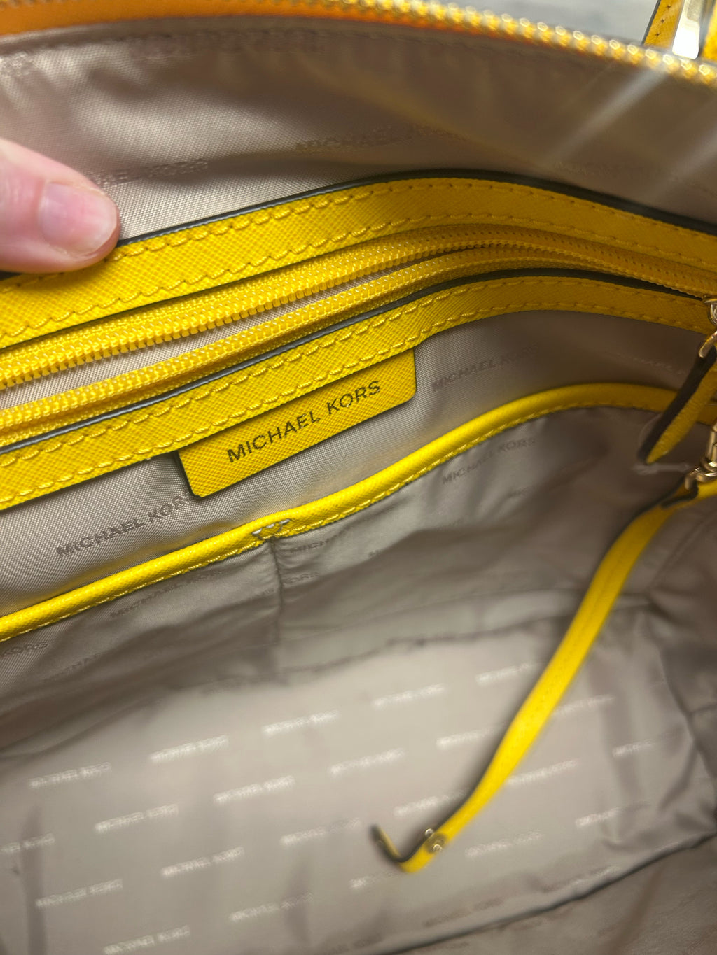 MICHAEL KORS CHARLOTTE LEATHER JET SET MEDIUM TOTE BAG YELLOW