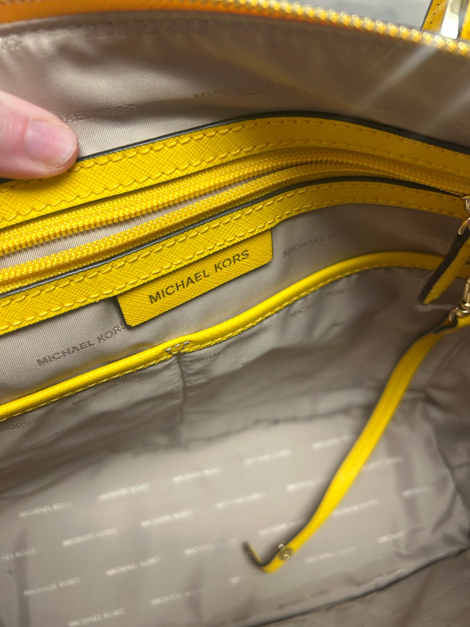 MICHAEL KORS CHARLOTTE LEATHER JET SET MEDIUM TOTE BAG YELLOW