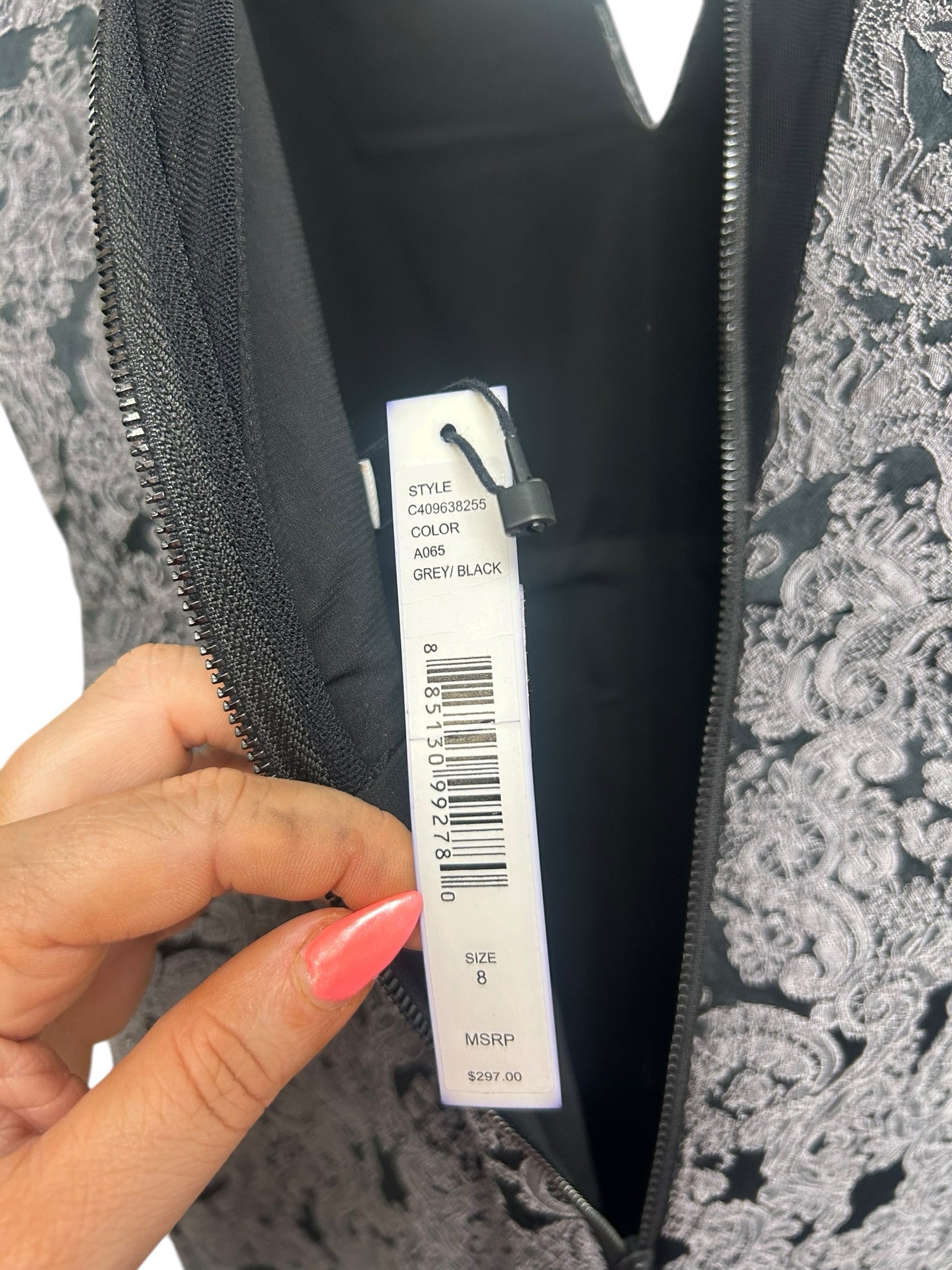 NWT ALICE & OLIVIA BAYLEE BROCADE V NECK SHEATH GRAY BLACK DRESS SIZE 8