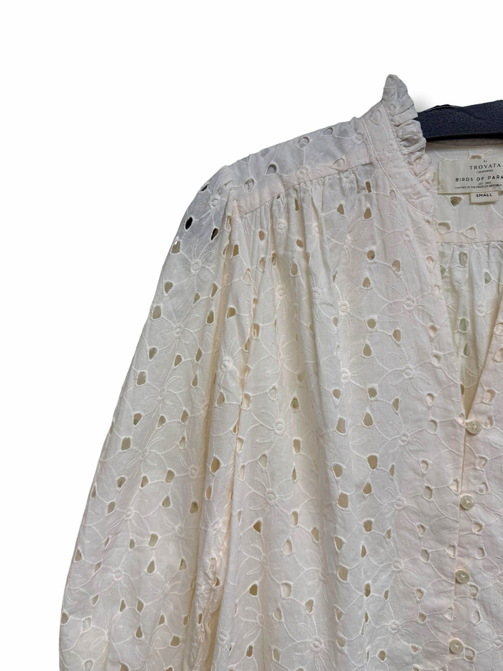 TROVATA BIRDS OF PARADISE QUINCY EYELET RUFFLE COLLAR  BUTTON UP SIZE SMALL