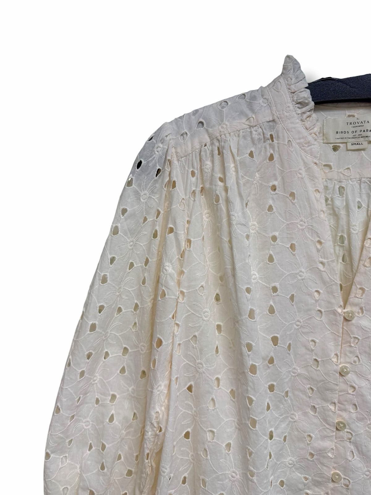 TROVATA BIRDS OF PARADISE QUINCY EYELET RUFFLE COLLAR  BUTTON UP SIZE SMALL
