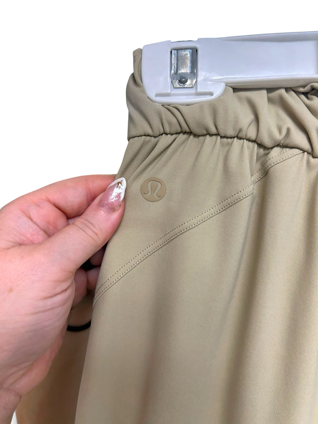 LULULEMON ON THE FLY TAN PULL ON 7/8 PANTS SIZE 6