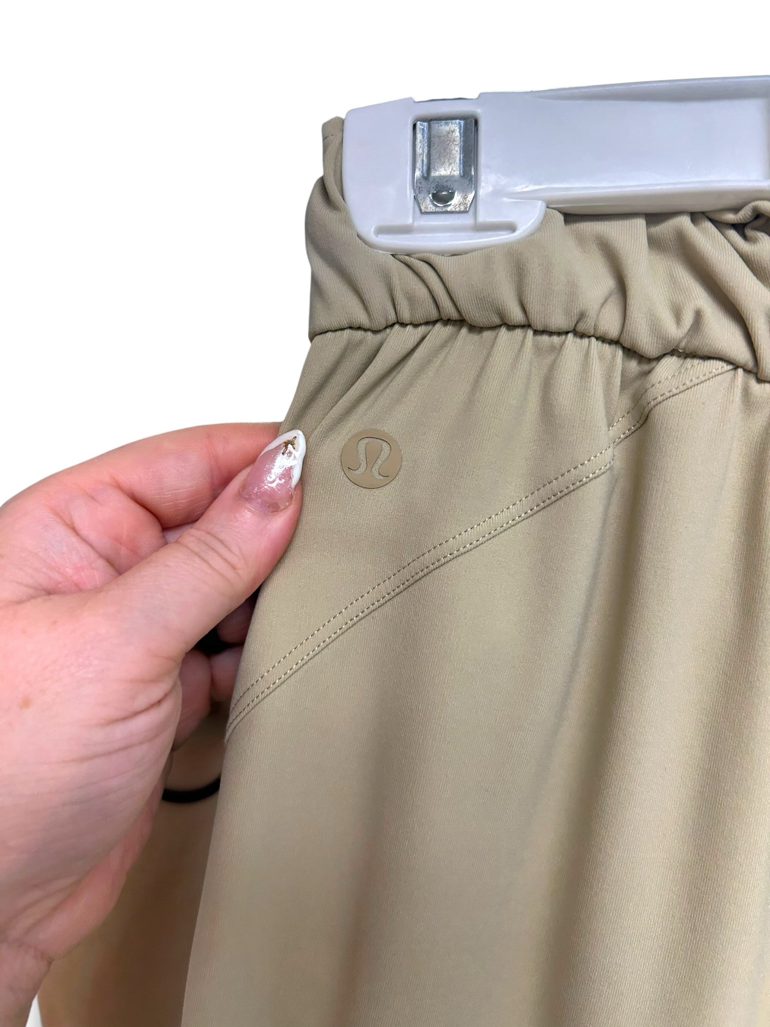 LULULEMON ON THE FLY TAN PULL ON 7/8 PANTS SIZE 6