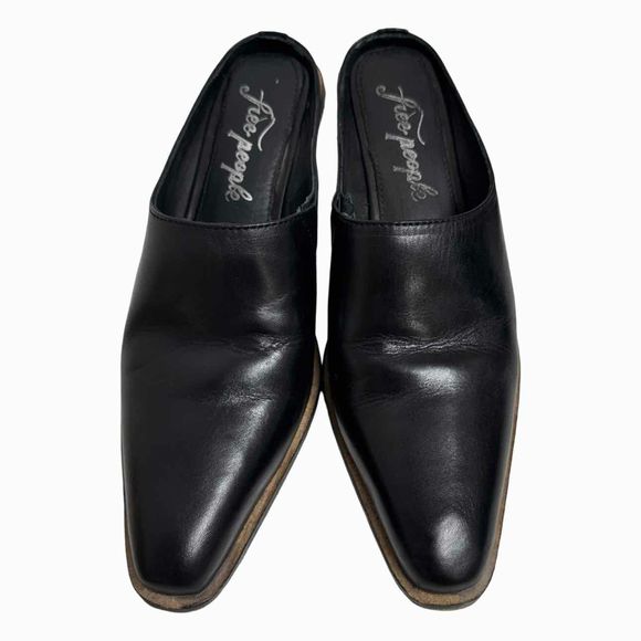 【関税＆送料込み】ChloAC Mae Flat Mules Amazon.com | Free People Mazie Moc Toe Mule Black Leather EU