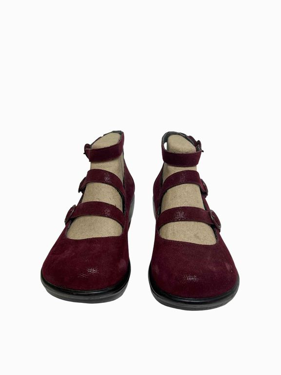 JAMBU NIB PENELOPE WEDGE IN WINE SHIMMER SIZE: 8.5