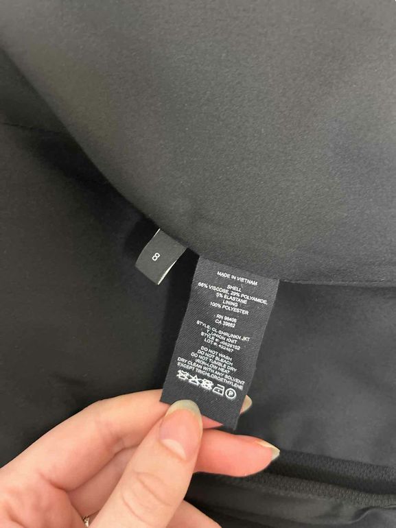 THEORY  SHRUNKEN PATCH POCKET BLAZER SIZE: 8