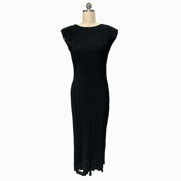 ASTR NWT! PLISSE FULLY LINED BLACK MAXI DRESS WITH PADDED SHOULDERS SIZE S