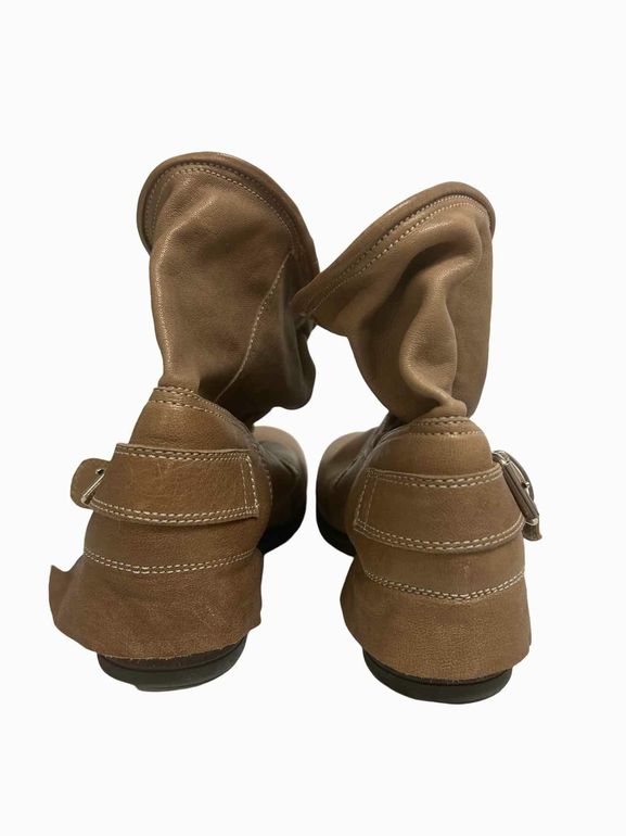 UGG Size COLLECTION ARIA LEATHER BOOT SIZE: 9.5