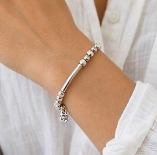 UNO DE 50 JOURNEY BAR STRETCH BRACELET W/ SIGNATURE CHARM