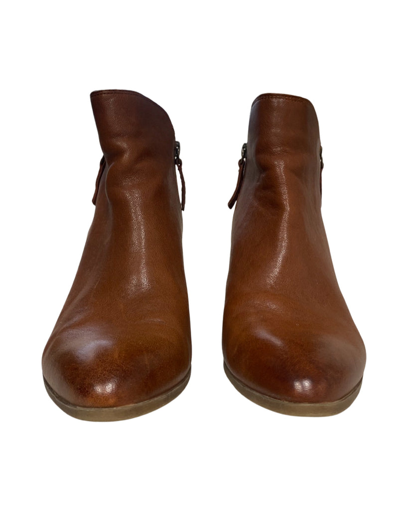 FRYE JUDITH BOOTIE IN CHESTNUT SIZE 9.5