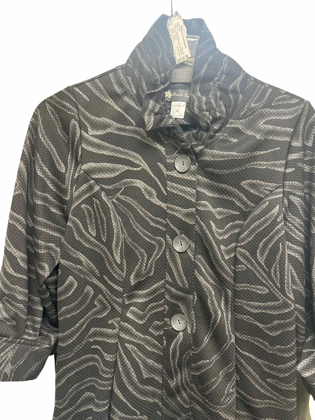 DAMEE INC. LAGENLOOK ART TO WEAR ZEBRA PRINT BUTTON-UP RUFFLE COLLAR SIZE: XL