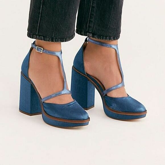 FREE PEOPLE WYTHE SATIN METALLIC T-STRAP BLUE PLATFORM HEEL SIZE 40