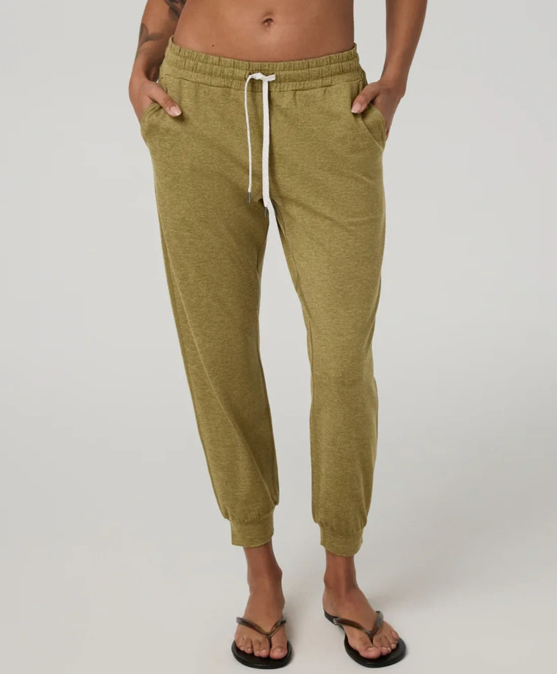 VUORI WOMEN'S OLIVE GREEN PERFORMANCE JOGGERS SIZE XL