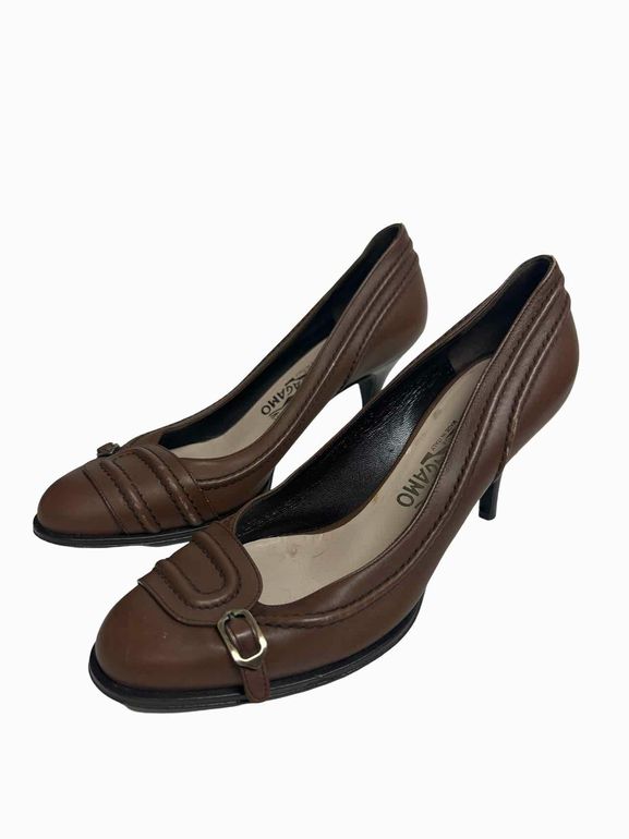 FERRAGAMO LEATHER BUCKLE TOE PUMP SIZE: 9