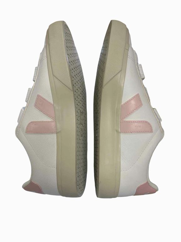 VEJA NWOB EXTRA WHITE PLATINE RECIFE LOGO SNEAKER SIZE: 7