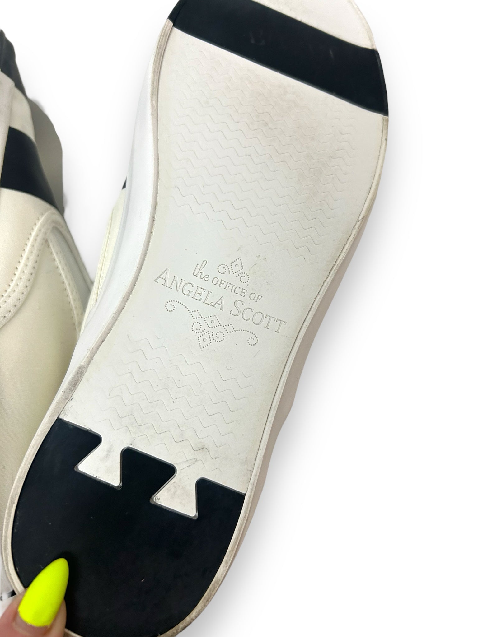 THE OFFICE OF ANGELA SCOTT SLIP ON SHOE WHITE BLACK STRIPE SIZE 39