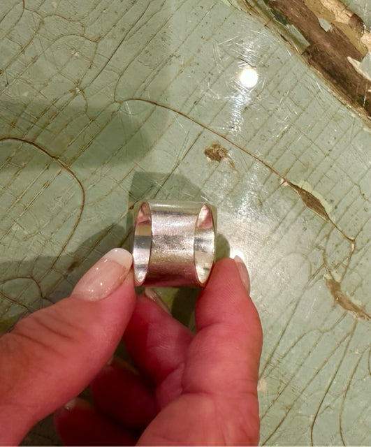 EXEX CLAUDIA AGUDELO STERLING SILVER CORAL CABOCHON WIDE STATEMENT RING 9