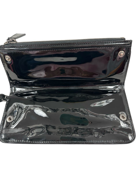 BURBERRY EMBOSSED PATENT ZIP POUCH CLUTCH