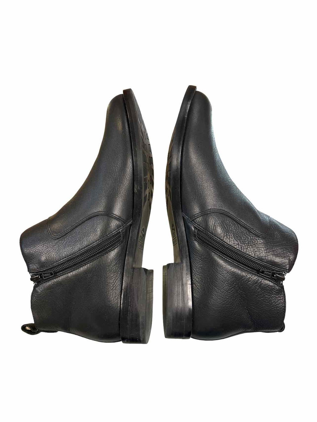 ABEO NIB YORKIE BOOTIE SIZE: 9.5