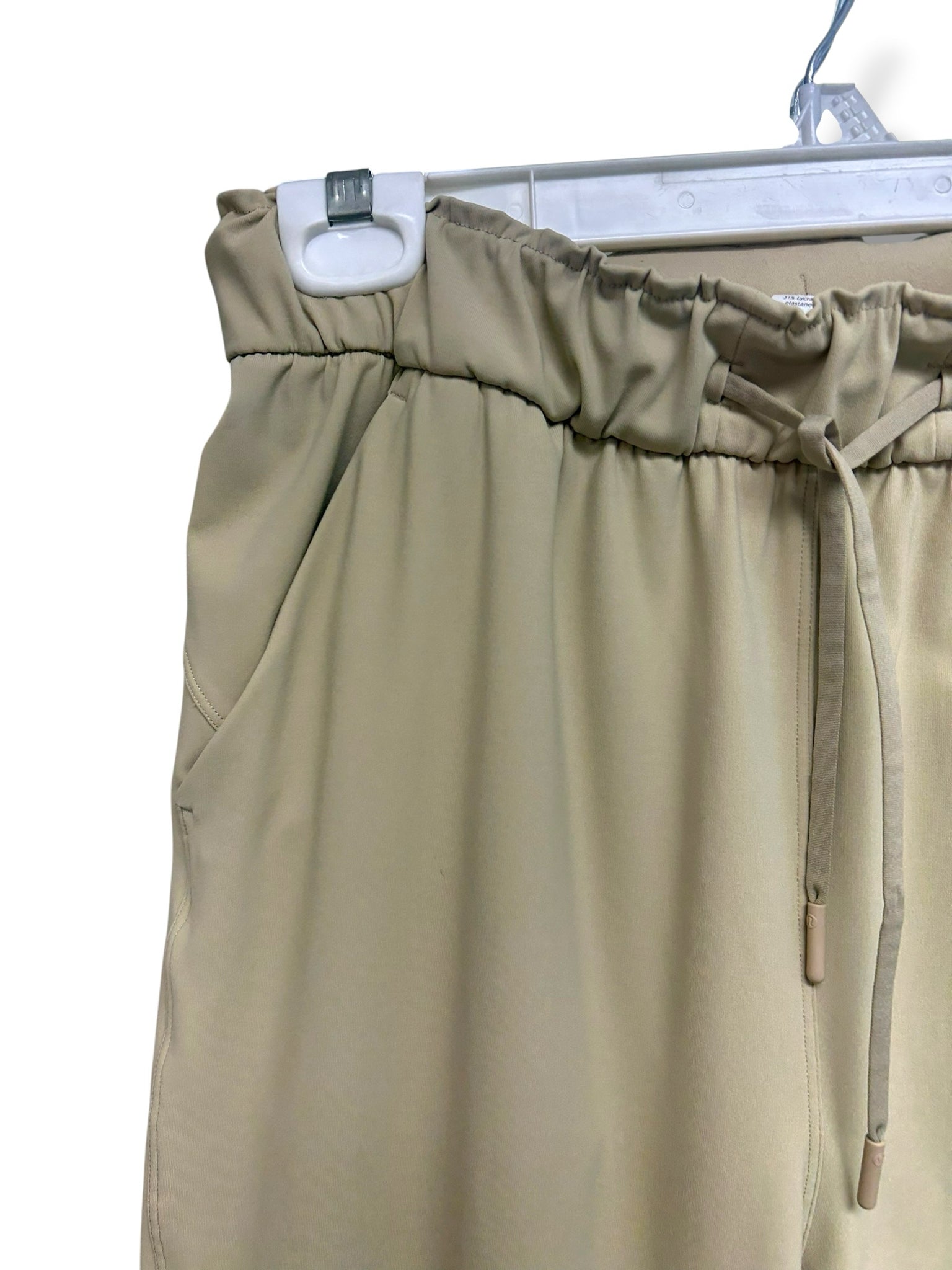 LULULEMON ON THE FLY TAN PULL ON 7/8 PANTS SIZE 6