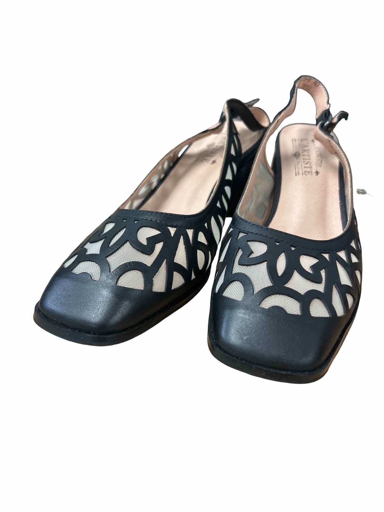 L'ARTISTE SPRING STEP LASER CUT BLOCK HEEL SIZE: 40
