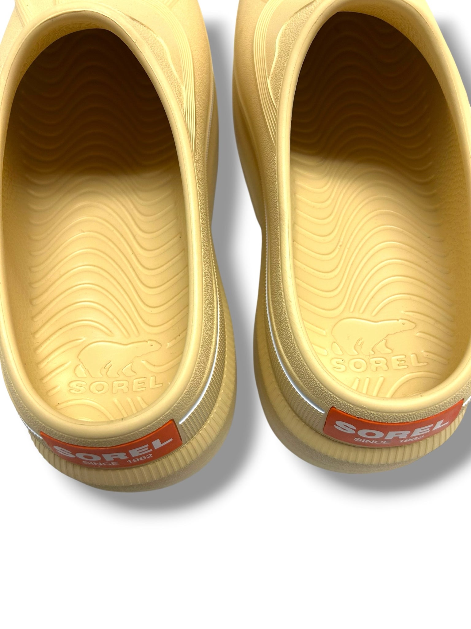 SOREL CARIBOU CREAM PLATFORM SLIP ON CLOGS SIZE 9
