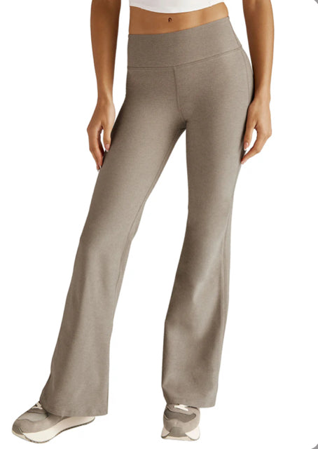 BEYOND YOGA NWT SPACEDYE FLARE LEGGING TAUPE  SIZE XL