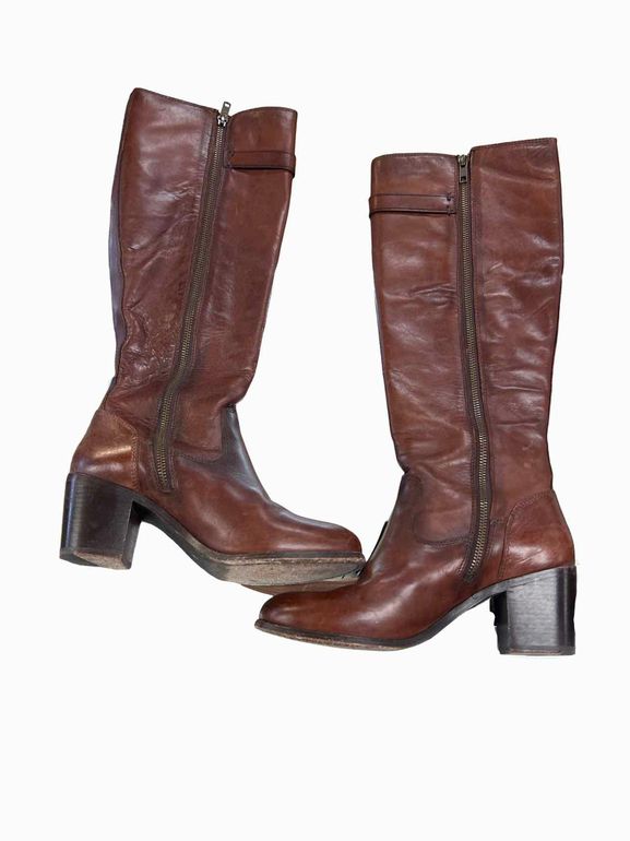 FRYE MALORIE BUTTON TALL BOOT SIZE: 7.5