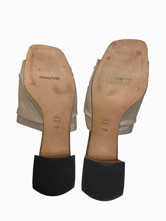 DONALD PLINER BRIT EASY METALLIC GOLD MESH SANDALS SIZE: 11