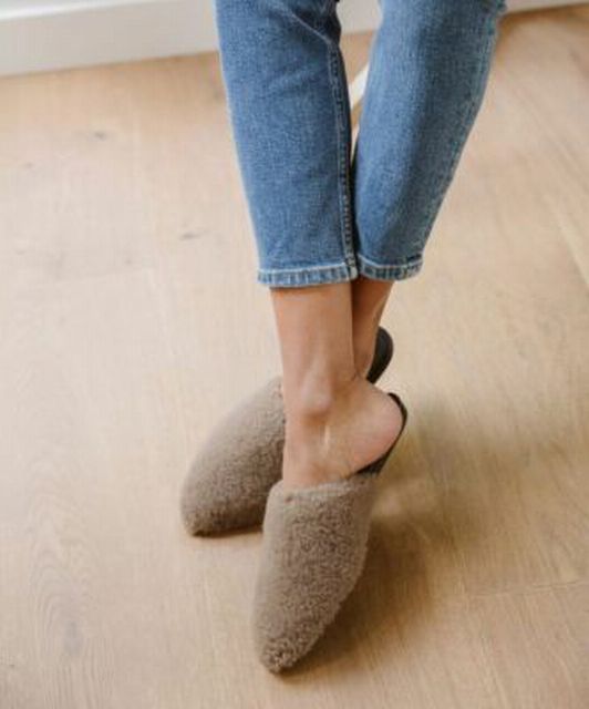 JENNI KAYNE SHEARLING MULES SIZE 39