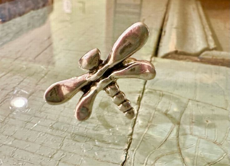 UNO DE 50  DRAGONFLY STATEMENT RING STERLING PLATED  8.25