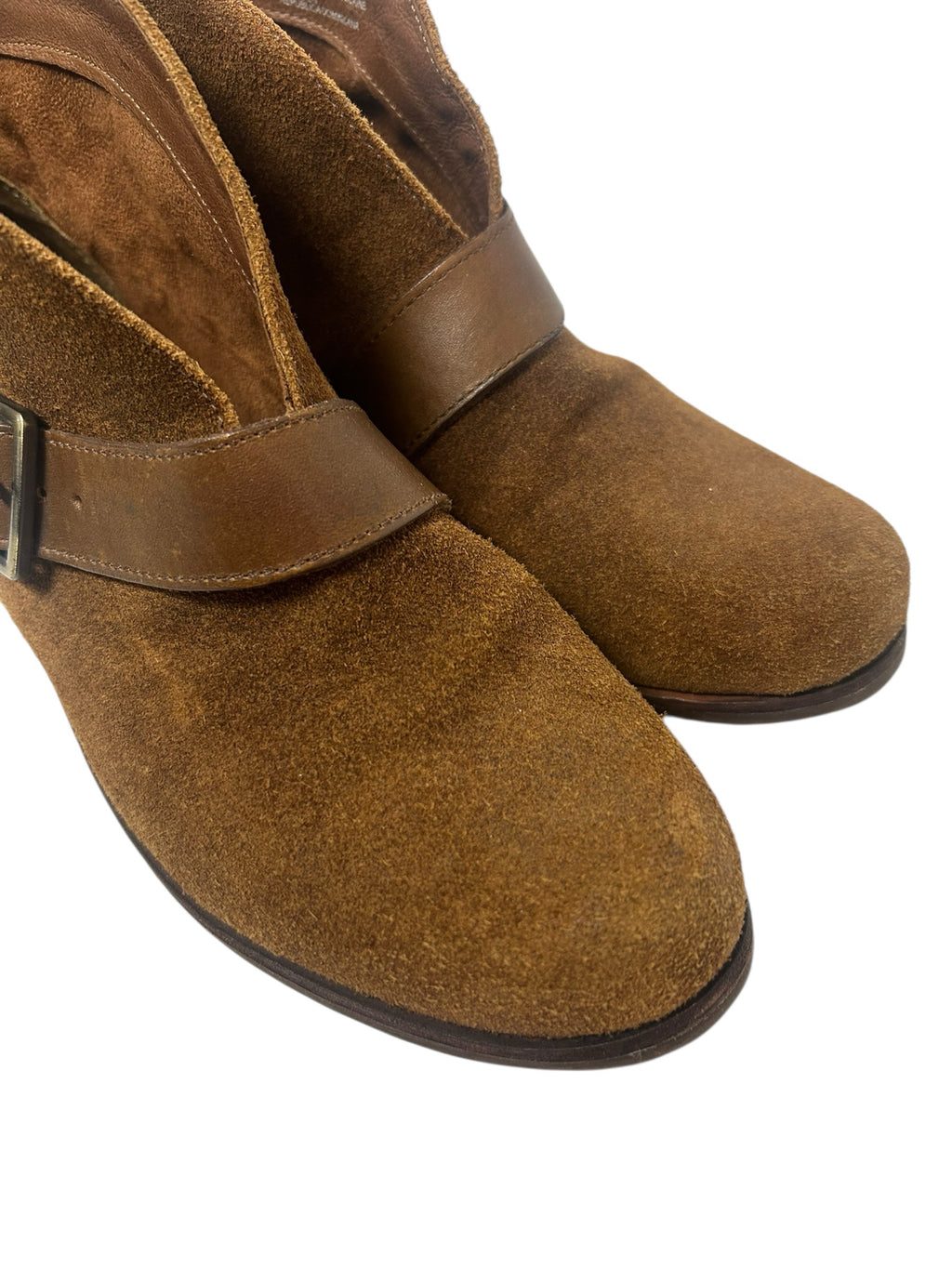 UGG WRIGHT BELTED SUEDE BOOTIE TAN STACKED SIZE 6.5