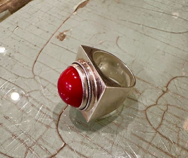 EXEX CLAUDIA AGUDELO STERLING SILVER CORAL CABOCHON WIDE STATEMENT RING 9
