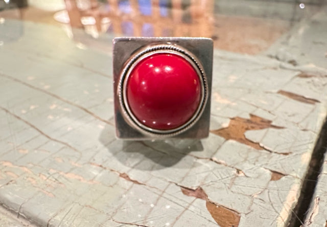 EXEX CLAUDIA AGUDELO STERLING SILVER CORAL CABOCHON WIDE STATEMENT RING 9