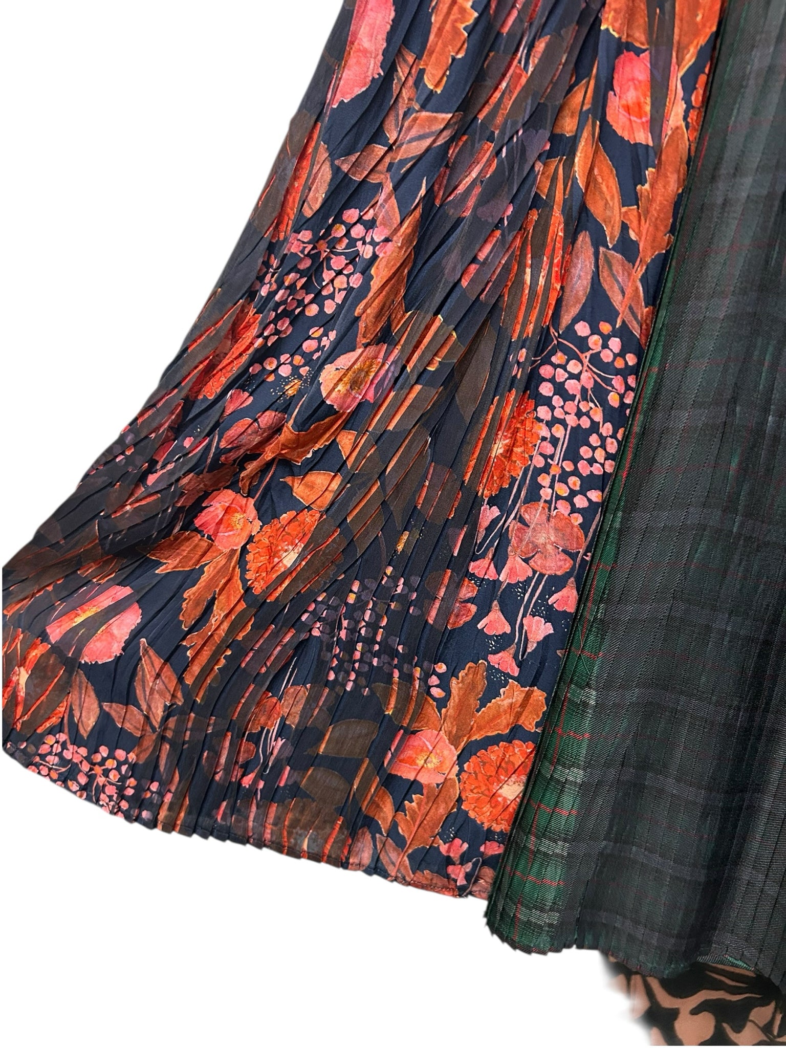 COTELAC MULTI PRINT PLEATED SATIN SKIRT SIZE 0 US X SMALL