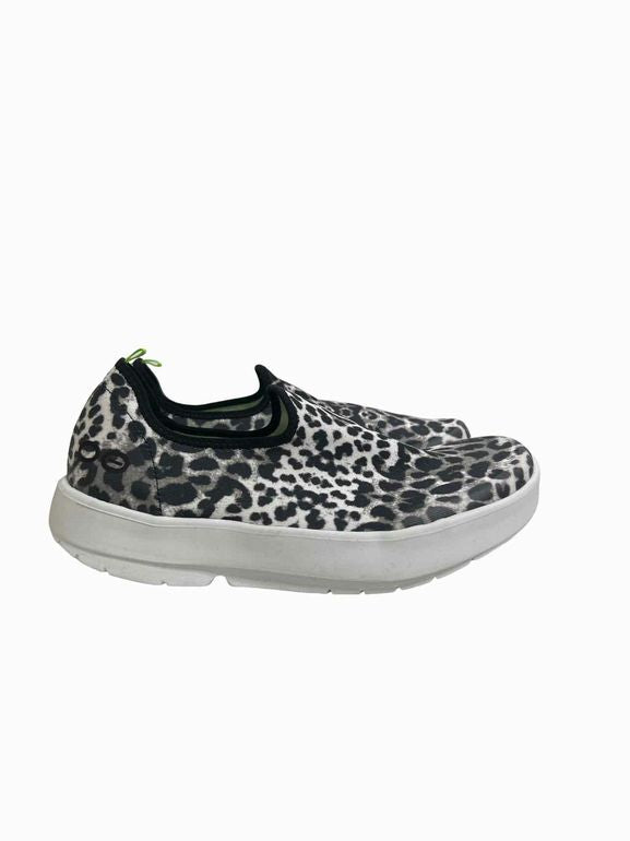 OOFOS OOMG EEZEE LOW SHOE SIZE: 10.5